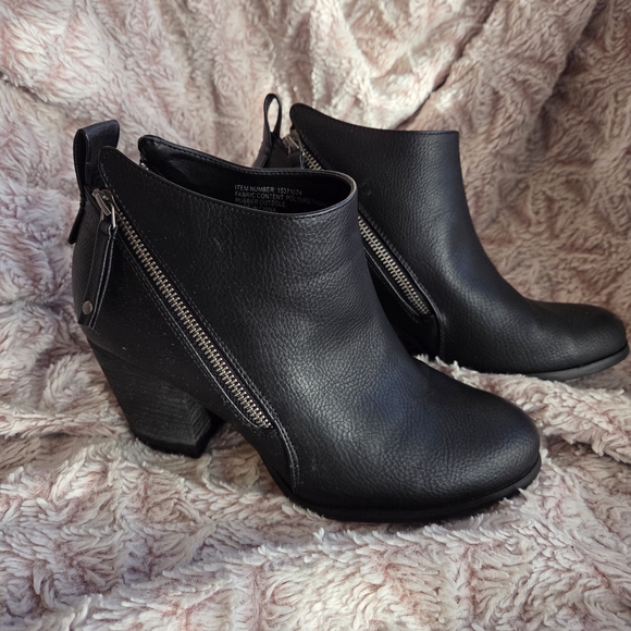 Black Ankle Booties with Zipper Detail - Picture 1 of 4
